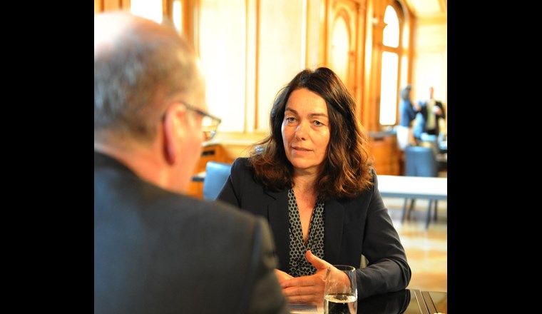 Franziska Herren von der Trinkwasserinitiative möchte die Subventionen in der Landwirtschaft nachhaltige investieren, Markus Ritter vom Bauernverband sieht sich einseitig an den Pranger gestellt. 