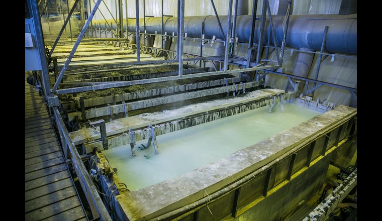 In der Metallindustrie ist das Potenzial zur Verschmutzung des Wassers mit belastenden Chemikalien hoch.