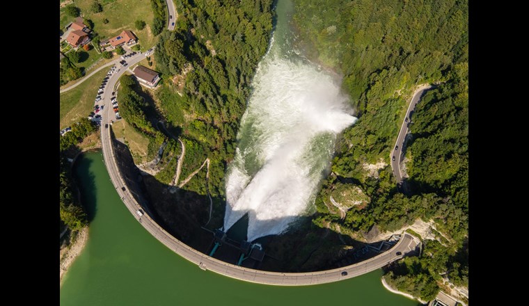 Im September 2016 wurde beim Kraftwerk von Rossens (FR) ein künstliches Hochwasser erzeugt. Ziel war es, den verarmten Geschiebehaushalt der Saane zu reaktivieren. (Forschungsgruppe Ökohydrologie, ZHAW)