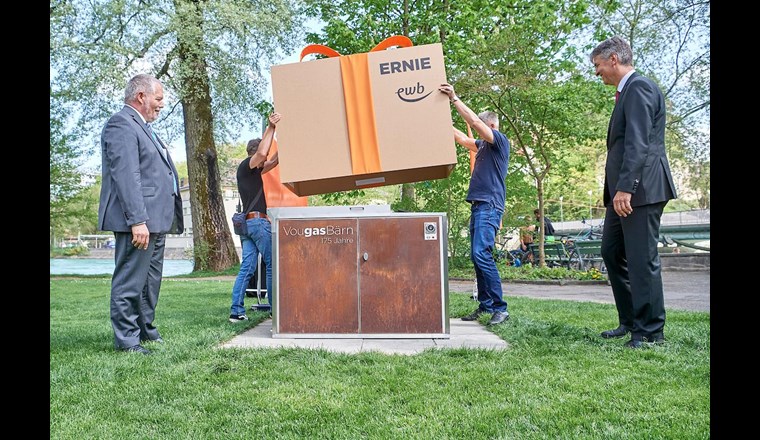 Übergabe des ersten öffentlichen, ans Erdgasnetz angeschlossenen Grill der Schweiz.