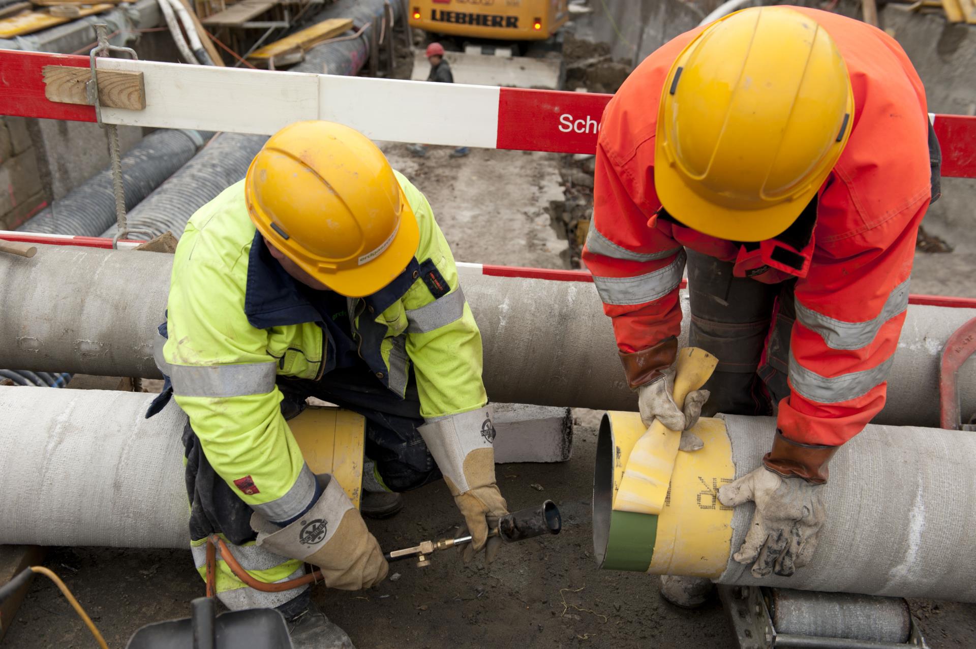 Beim Kurs «Rohrverleger» folgen auf zwei Tage Theorie drei Tage Praxis.