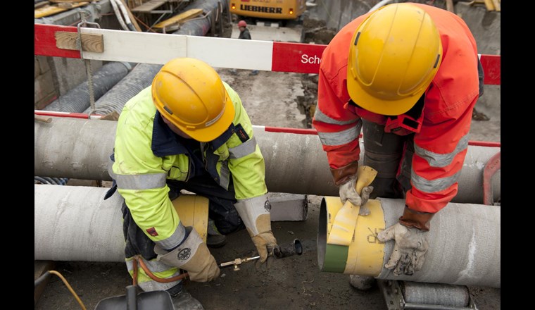 Beim Kurs «Rohrverleger» folgen auf zwei Tage Theorie drei Tage Praxis.