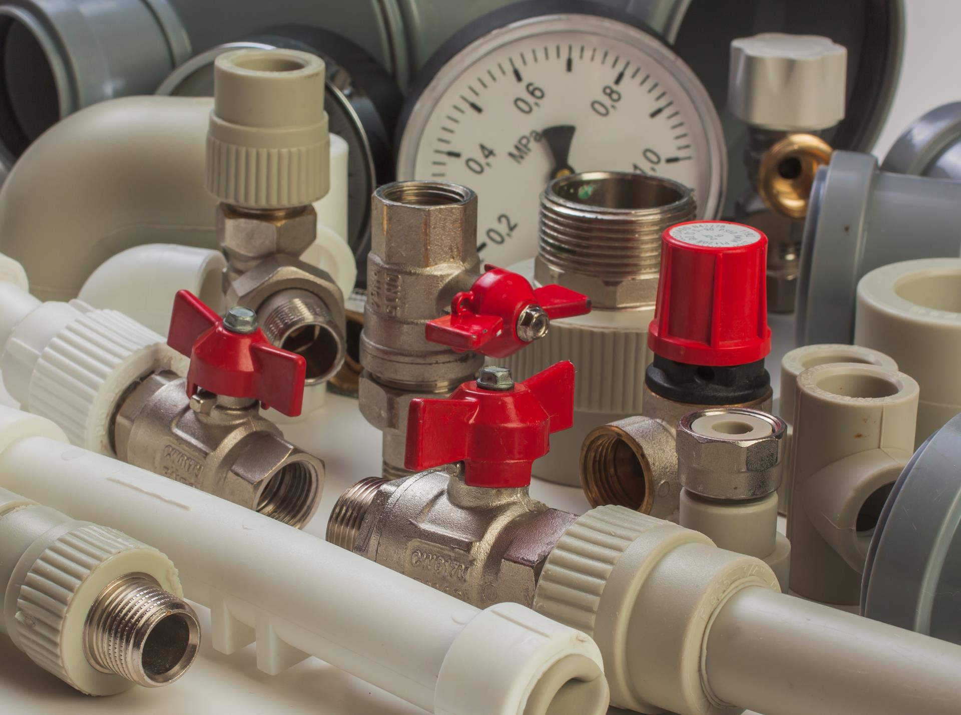 Die rechtlich korrekte Erteilung einer Installationsberechtigung an Installateure durch die Gemeinde oder den Netzbetreiber bedarf einer genügenden gesetzlichen Grundlage, muss verhältnismässig sein und einem öffentlichen Interesse entsprechen.  (©alan64/123RF.com)