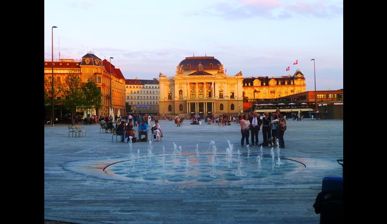 Wasserspiel Sechseläutenplatz - technische Brunnenführungen von Mai bis Juni