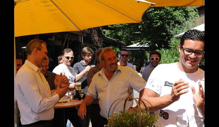 Bei der Fachausweisübergabe im Römerhof haben die Rohrnetzmonteure...