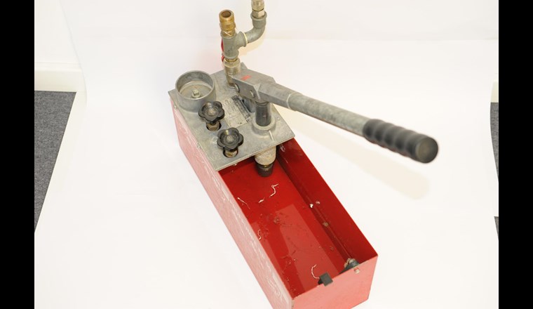 Die Verwendung einer verunreinigten Druckpumpe kann auch zu einer Verunreinigung der Trinkwasseranlage führen.