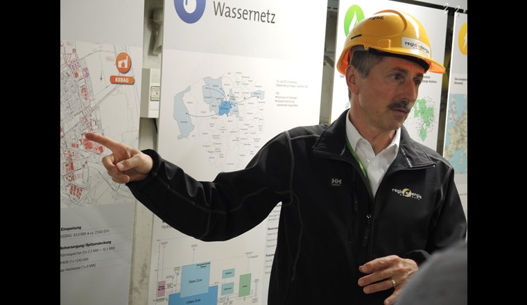 Thomas Schellenberg von der Region Energie Solothurn bei einem der Rundgänge.