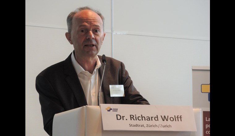 Stadtrat Richard Wolff orientierte über die Wasserqualität im Zürich See.