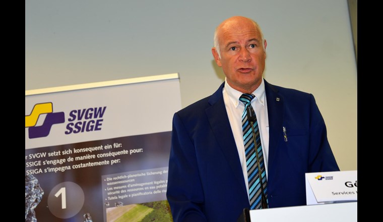 In seiner Begrüssung warnte SVGW-Vorstandsmitglied Gérard Luyet vor der Bildung von Datenfriedhöfen. In seinem Schlusswort fasste er zusammen: «Die Jagd auf die Bakterien ist eröffnet.»