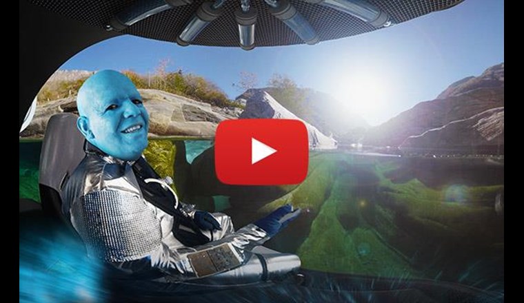 Pilot Nino G vom fremden Planeten Nuxxo führt durch das Gewässer-Video.