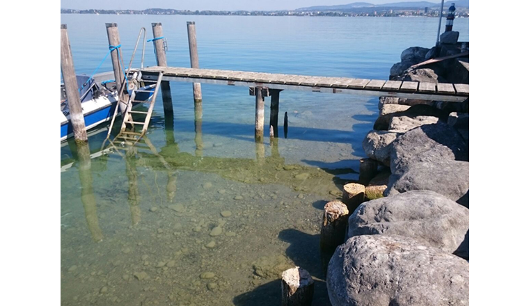Der Wasserstand des Zugersees ist so tief wie seit vielen Jahren nicht mehr.