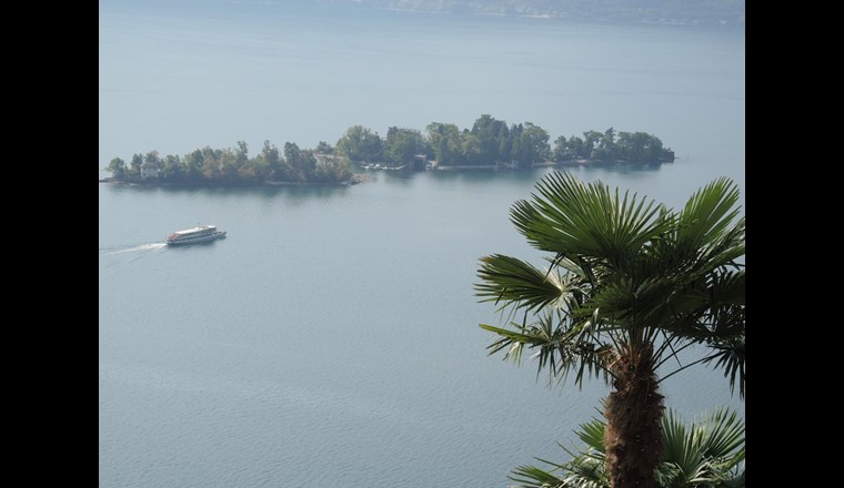 Ronco sopra Ascona bietet von felsiger Terasse eine wunderschöne Aussicht auf die Brissago Inseln.