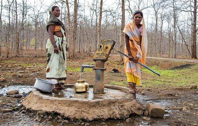 Immer mehr Menschen in Indien pumpen immer grössere Mengen an Wasser aus der Tiefe – vermeintlich sauberes Grundwasser. 
