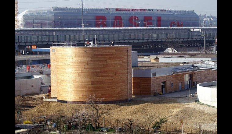 Faulturm mit Schlammbehandlungstrakt der ARA Birs