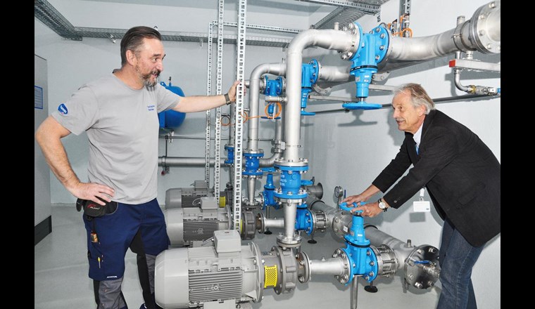 Stephan Hamm (l.), Projektleiter der Technical Services der IVF Hartmann AG, sowie Jürg Meier, Projektleiter des neuen Pumpenwerks 				 (Fotos: S. Hartmann)