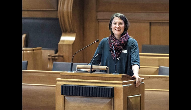 Das politische Interesse an ökotoxikologischen Fragen sei lange Zeit gering gewesen, sagte Nationalrätin Tiana Moser, doch jetzt habe der Wind gedreht, wie die verschiedenen Initiativen zum Thema Pestizide und auch der Aktionsplan Pflanzenschutzmittel zeigten.
