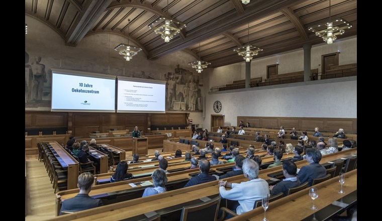 Kristin Becker van Slooten (EPFL) betonte die Rolle der Frauen bei Aufbau und Entwicklung des Oekotoxzentrums.