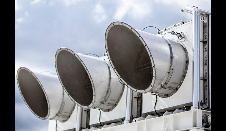 Die  Direct-Air-Capture-Anlage nutzt aus der Umgebungsluft CO2 zur Methanisierung von Wasserstoff.
