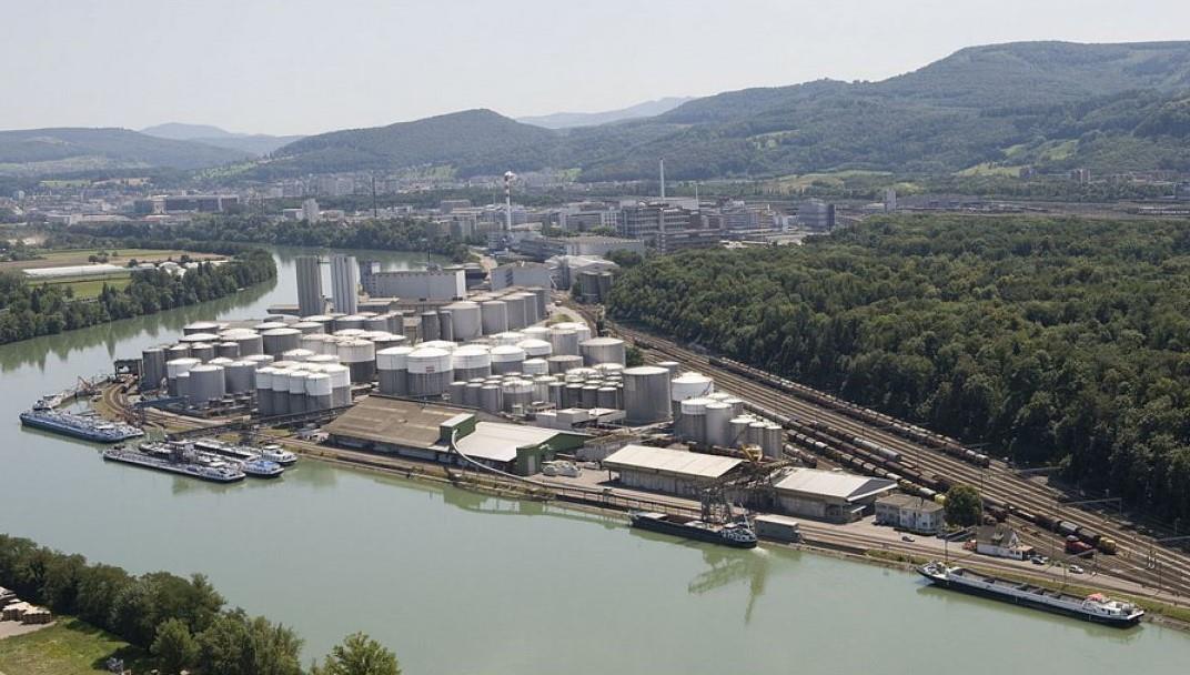 Der Auhafen Muttenz-Birsfelden grenzt an ein grosses Grundwassergebiet für die Bevölkerung der Region Basel, den Hardwald (Foto: Heimatkunde Muttenz).