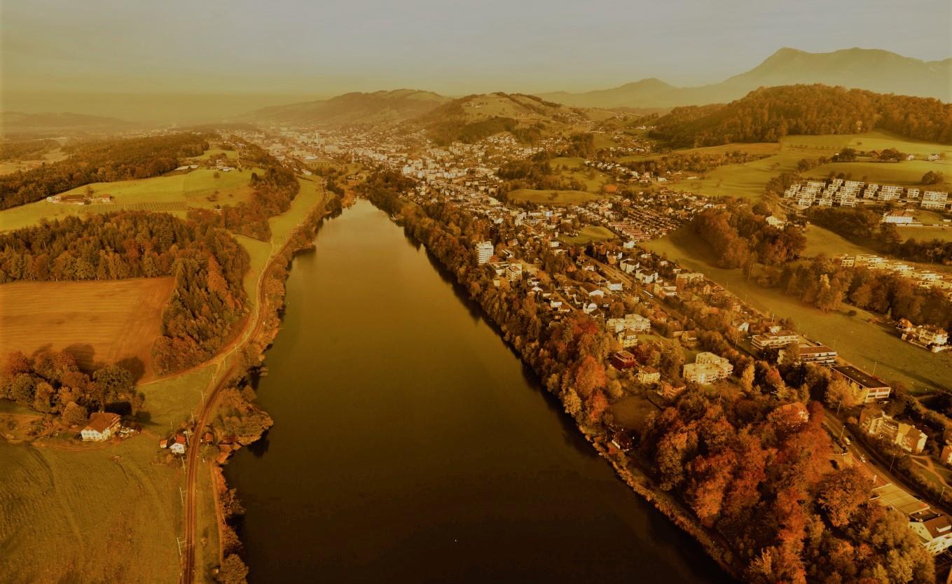 Ebikon liegt im Rontal und ist eine Vorortsgemeinde der Stadt Luzern. Zum Gemeindegebiet gehört neben dem oberen Rontal auch der grösste Teil des – unter Ruderfreunden bekannten – Rotsees und der Ortsteil Rathausen, der an der Reuss liegt. (Foto: Gemeinde Ebikon)