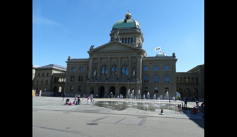 Bundeshaus in Bern. Trinkwasser wird nicht nur getrunken, jetzt wird ums Trinkwasser debattiert.