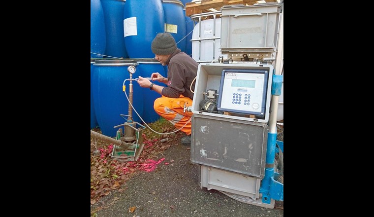 Fig. 3 Probenahme Porenluftuntersuchung (Foto: UmweltMess GmbH)