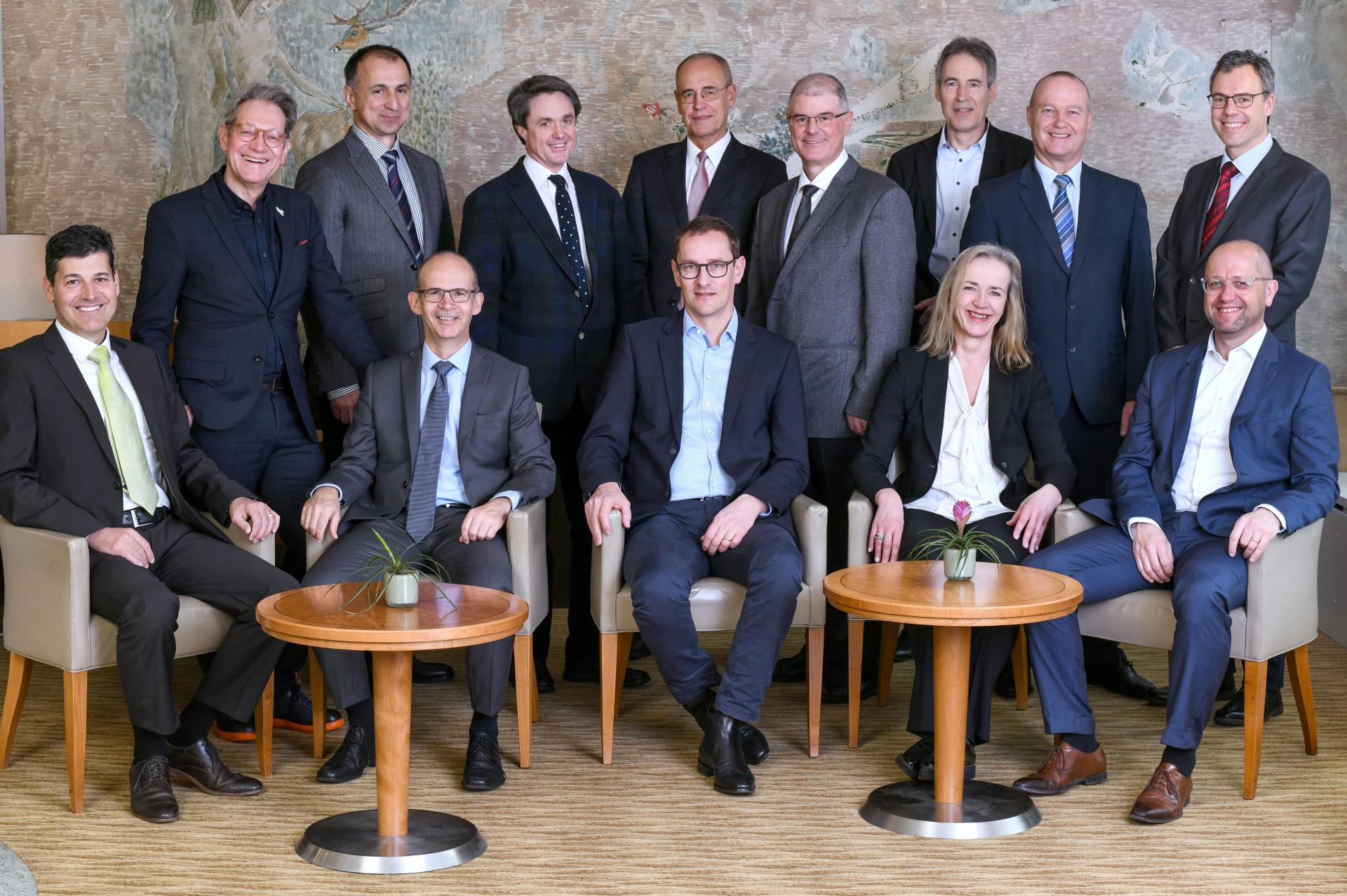 SVGW-Vorstand 2019 mit (v.l.) Mauro Suà, Claude Weber, André Olschewski, Martin Sager, Remo Fehr, Erich Mück, Markus Küng, Guido Marty, Andreas Hirt, Viola Eisinger, Marcel Steiger, Diego Modolell und Martin Moser. Nicht auf dem Bild sind Pascal Barras, Daniela Decurtins, Gérard Luyet, Stephan Müller, und Andrea Zinsli.