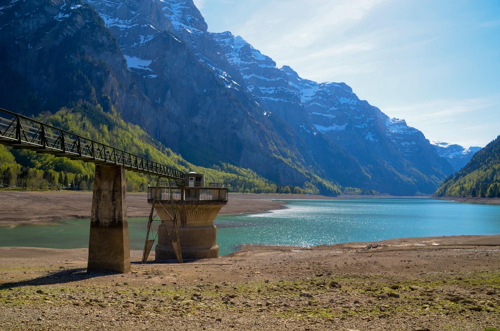 Klöntalersee im Sommer 2018 (© pixabay)