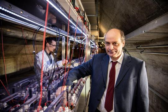 Gemäss Fabian Fischer könnten Kläranlagen zu Nettostromerzeugern werden: Statt Energie zu verbrauchen, könnten sie Energie produzieren. (©HES-SO)