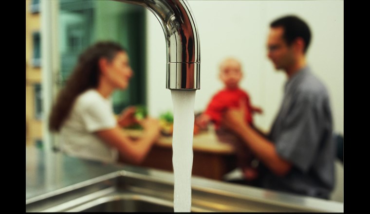 Die Konsumenten erwarten, dass das Trinkwasser ein natürliches Lebensmittel und daher frei von chemischen Fremdstoffen ist. (Bild 123rf.com)