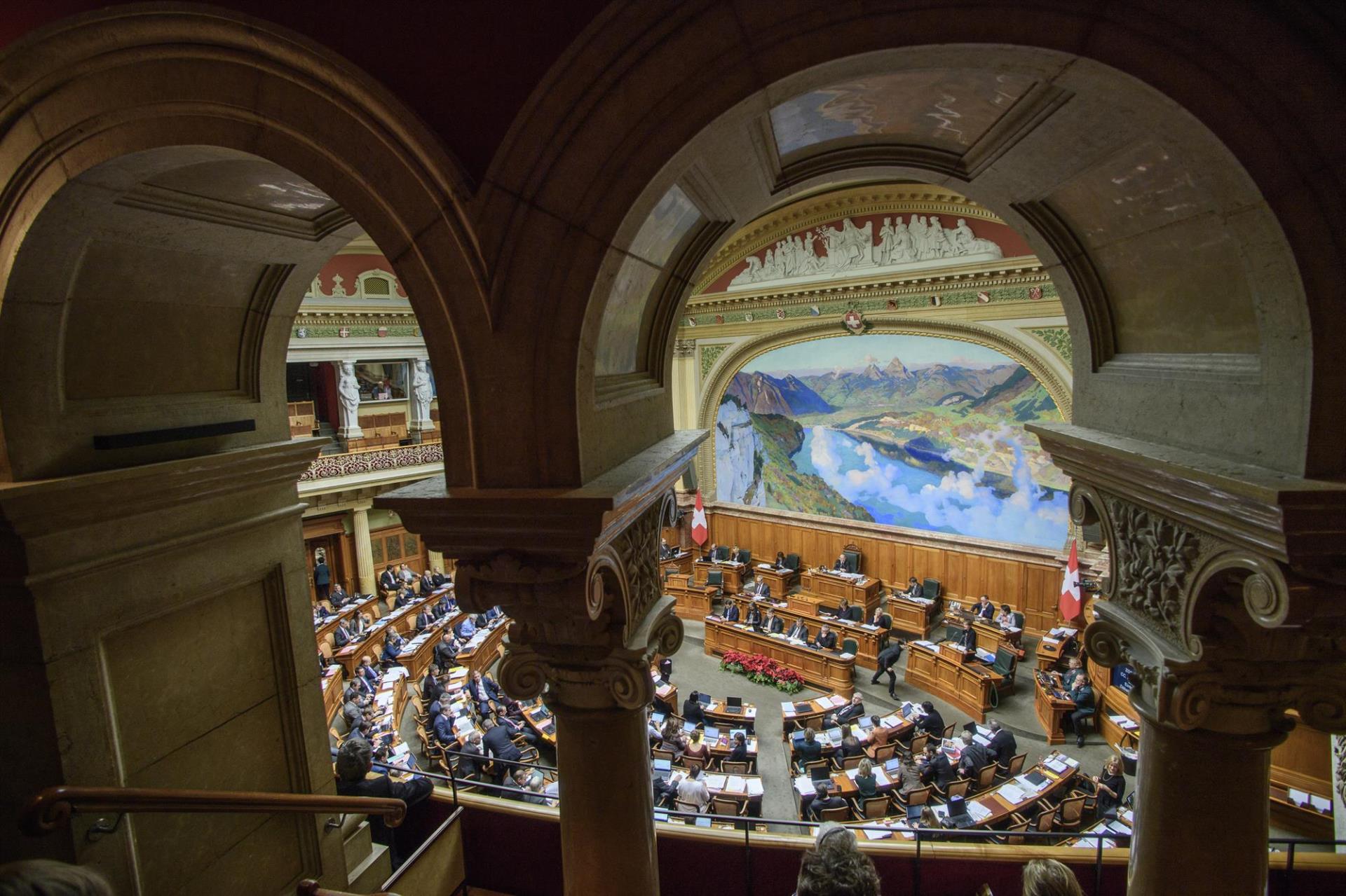 In Bundesbern wird weiterhin eifrig über die verschiedenen Initiativen betreffend sauberes Trinkwasser diskutiert. (Bild: www.parlament.ch)