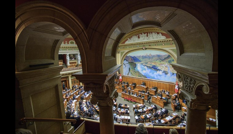 In Bundesbern wird weiterhin eifrig über die verschiedenen Initiativen betreffend sauberes Trinkwasser diskutiert. (Bild: www.parlament.ch)