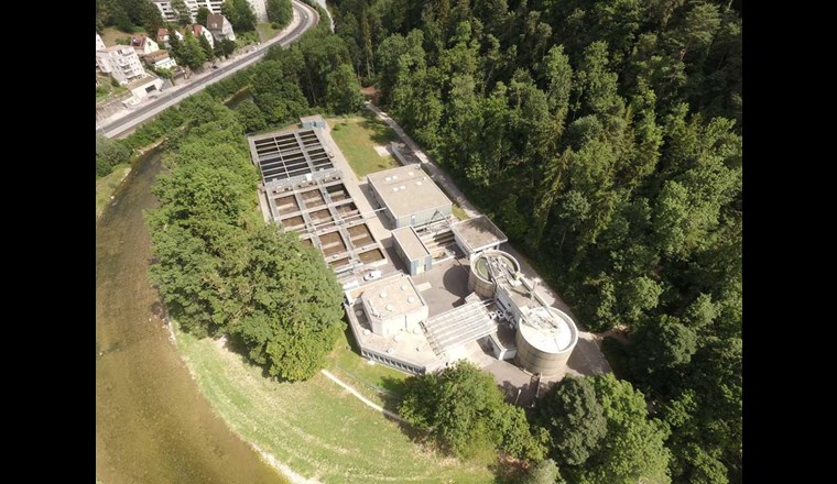 Die ARA Sihltal funktioniert auch ohne Vorklärbecken. Geschuldet ist das spezielle Anlagelayout den sehr begrenzten Platzverältnissen im Knie des Sihlverlaufs.