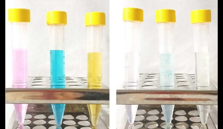 Am Beispiel von verschiedenen organischen Pigmenten, wie sie beispielsweise in der Textilindustrie verwendet werden, können die Forschenden zeigen, wie wirksam ihr Ansatz ist. Bild links vor der Behandlung, rechts nach der Behandlung. (Foto: ETH Zürich)
