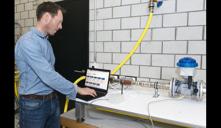 Die Überwachung basiert auf einer drahtlosen intelligenten Sensortechnologie, die sich selbst mit Energie versorgen kann.