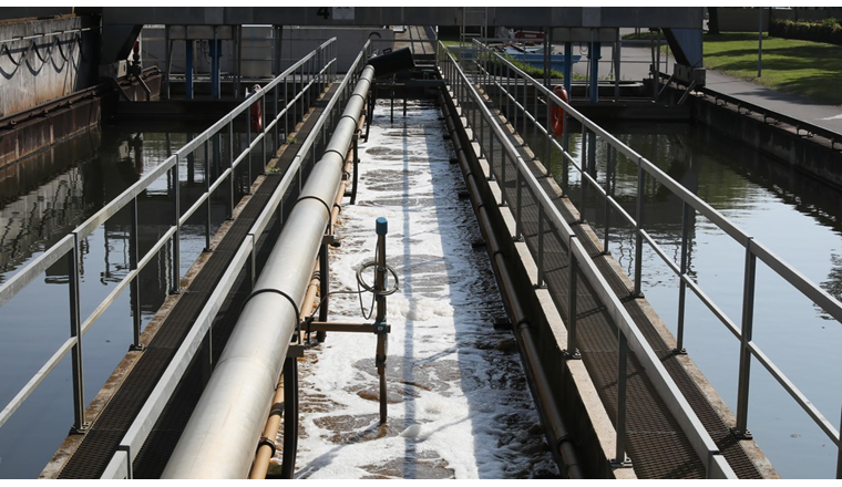 An der ETH Lausanne (EPFL) wurde ein Verfahren entwickelt, mit dem sich Phosphor leicht vom Klärschlamm abtrennen lässt. (Bild: A. Herzog, EPFL)