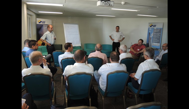 Vizedirektor Diego Modolell moderierte das Form Energie zum Thema «Künftige Herausforderungen für Energienetzbetreiber».