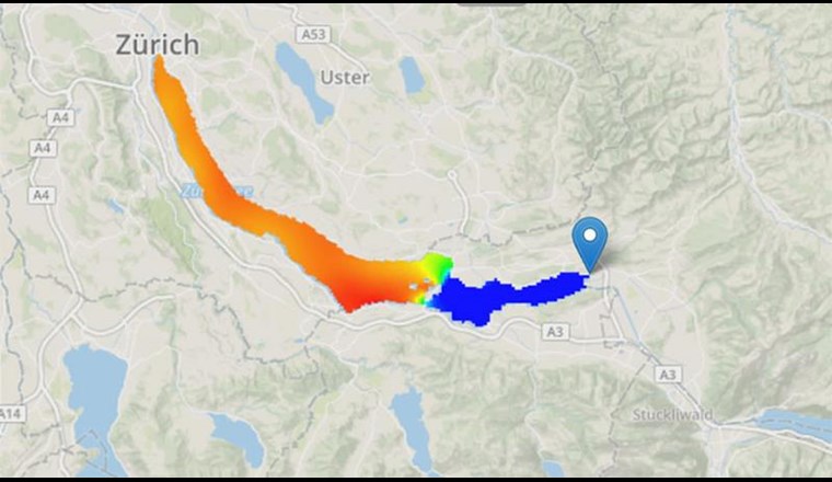 www.meteolakes.ch zeigt die aktuellen und auch die prognostizierten Temperaturen vom Zürichsee.