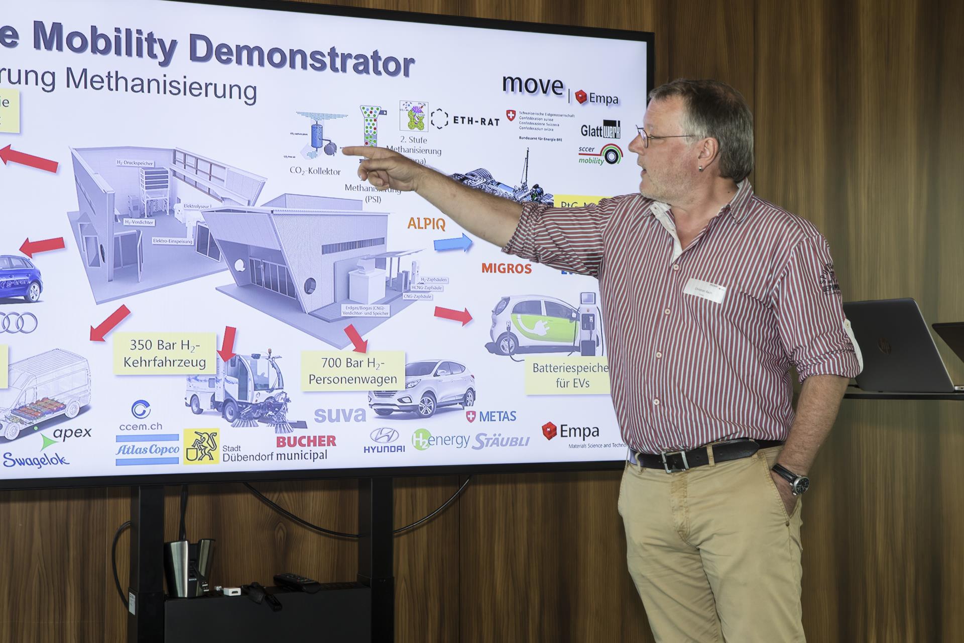 In der Schweiz könnten bis zu einer Million Personenwagen mit synthetisch erzeugtem Methan betrieben werden.  «Die CO2-Emissionen dieser Million Autos würden gegenüber Benzinfahrzeugen um 70 bis 90 Prozent reduziert», sagt Christian Bach, Abteilungsleiter Fahrzeugantriebssysteme bei der Empa. (Bild: Umwelt Arena)