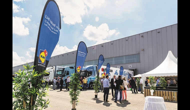 Gemeinsam mit Iveco und Krummen stellte Lidl vergangenen Sommer der Branche 
das Projekt «Goodbye Diesel – Hello LNG» vor.