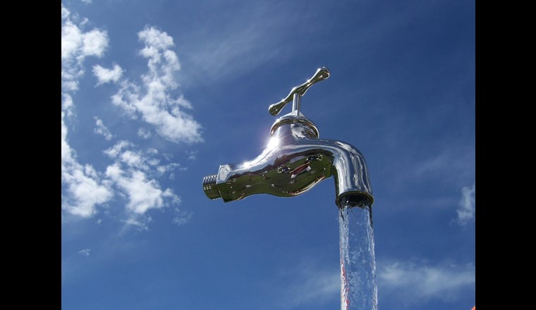 Trinkwasser kommt nicht aus der Luft - sondern wird in der Schweiz zu 80% aus Grundwasser gewonnen. Für die Trinkwasserversorgung ist ein wirksamer Schutz unseres Grundwassers von höchster Bedeutung.