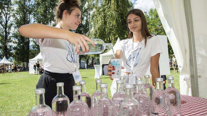 Eine der Attraktionen des vierten Wassertages in Sion war eine «Wasserbar». Foto: Héloïse Maret