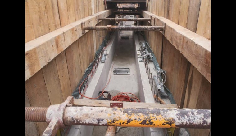 Vorbereiteter Kanal für die Verlegung der Fernwärmeleitungen