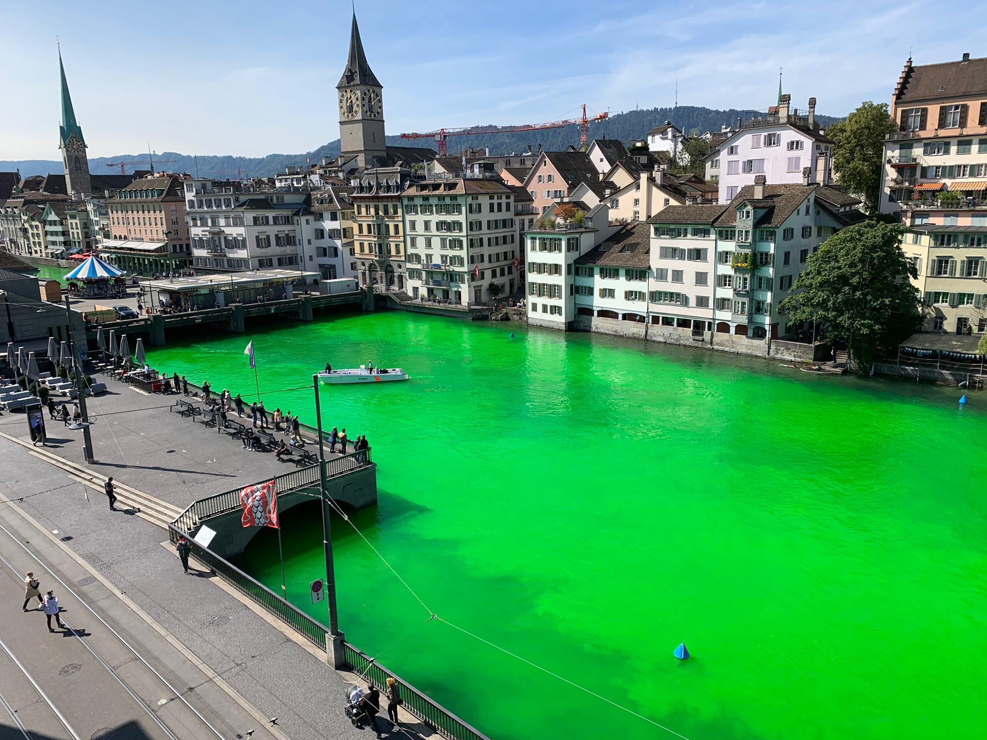Die grüne Limmat in Zürich am 10. September.  (Foto: Stadtpolizei Zürich)