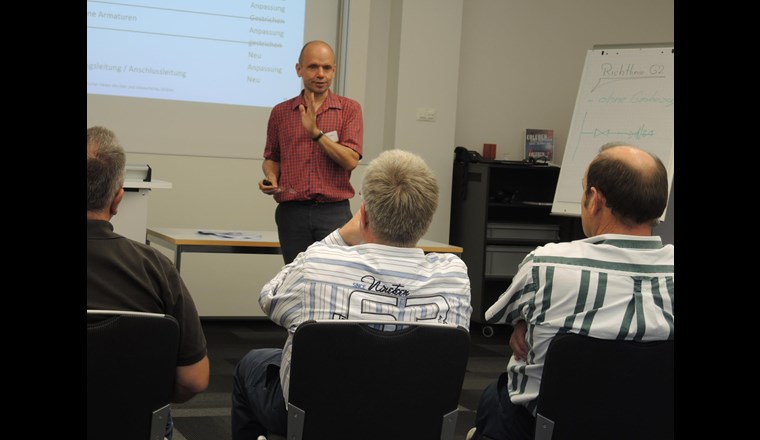 Matthias Hafner sprach über die überarbeitete Richtlinie G2 für Rohrleitungen.