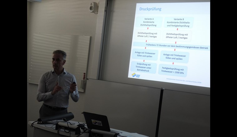 Cosimo Sandre sprach über die Hygiene bei Trinkwasserinstallationen.