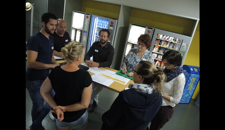 Über die Erfahrungen mit Baukontrollen in den Gemeinden diskutierte man unter anderem bei Silvia Oppliger (rechts) von der Hunziker Betatech 
 AG.