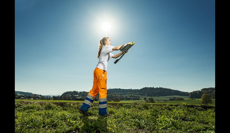Der Geomatiker oder die Geomatikerin ist die Person, die für die Modellierung, Eingabe, Verwaltung, Aktualisierung und Analyse von geografischen Informationen zuständig ist.