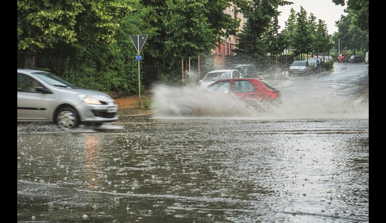 Die Gesamtheit der Gefährdung durch Starkniederschläge ergibt sich aus der Kombination verschiedener Prozesse und Fachbereiche – Siedlungsentwässerung, Gewässer, Oberflächenabfluss.