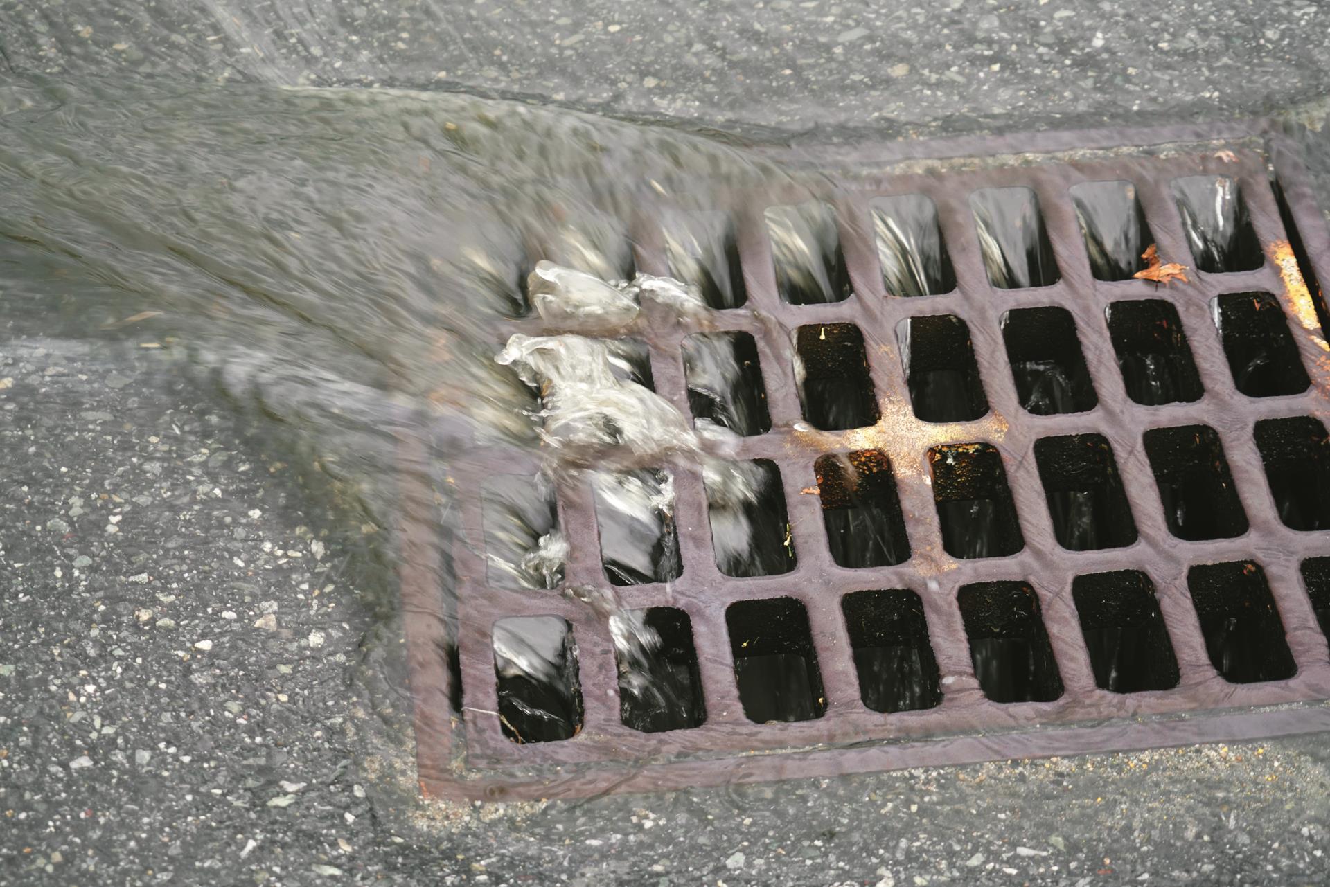 Durch Oberflächenabfluss werden landesweit im Jahresschnitt gut 3000 Gebäude mit einer Schadensumme von knapp 30 Mio. Franken beschädigt.